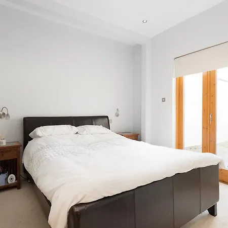 Lejlighed Modern 2 Bedroom *